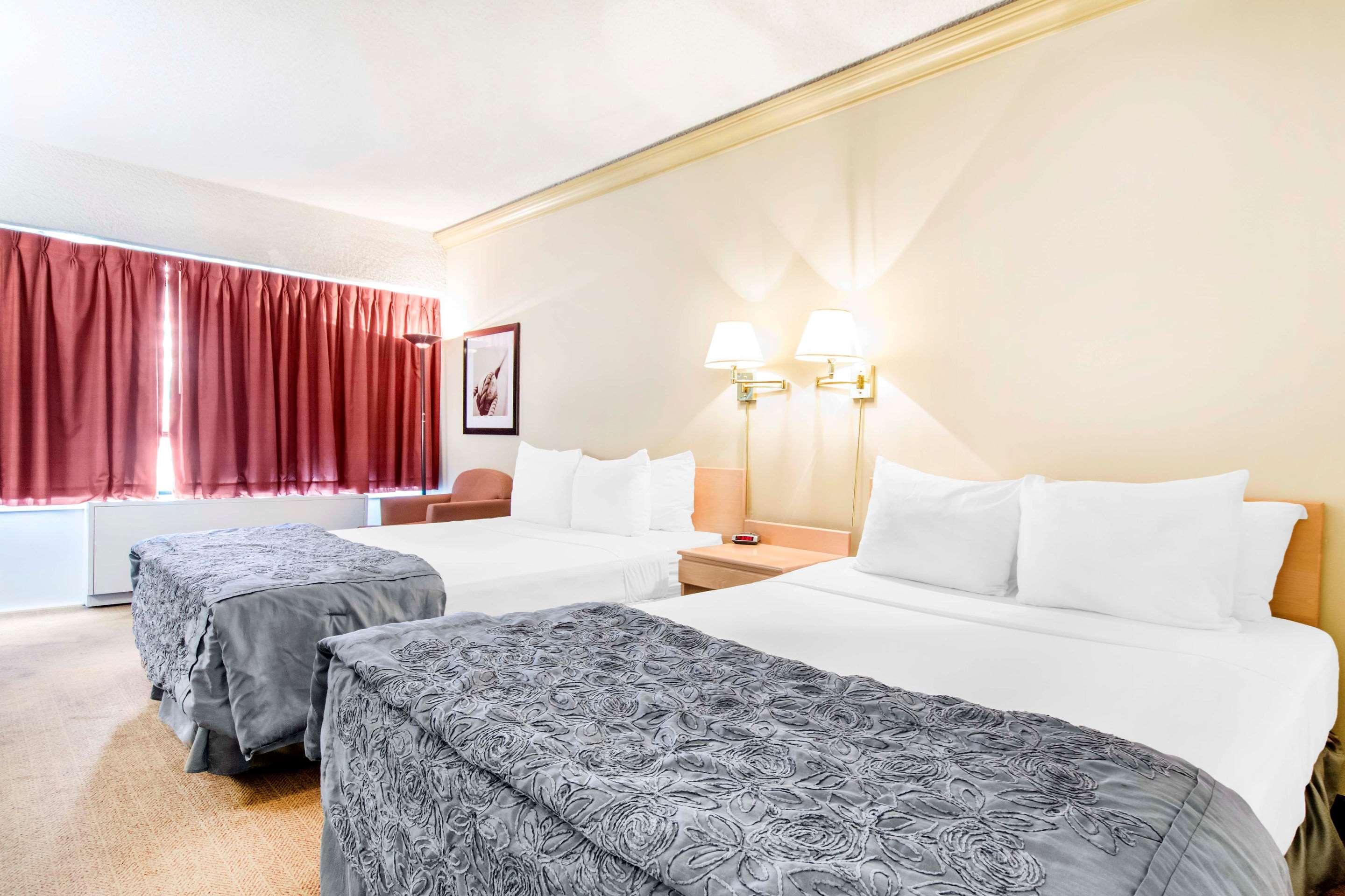 Travelodge By Wyndham Trois-Rivières エクステリア 写真