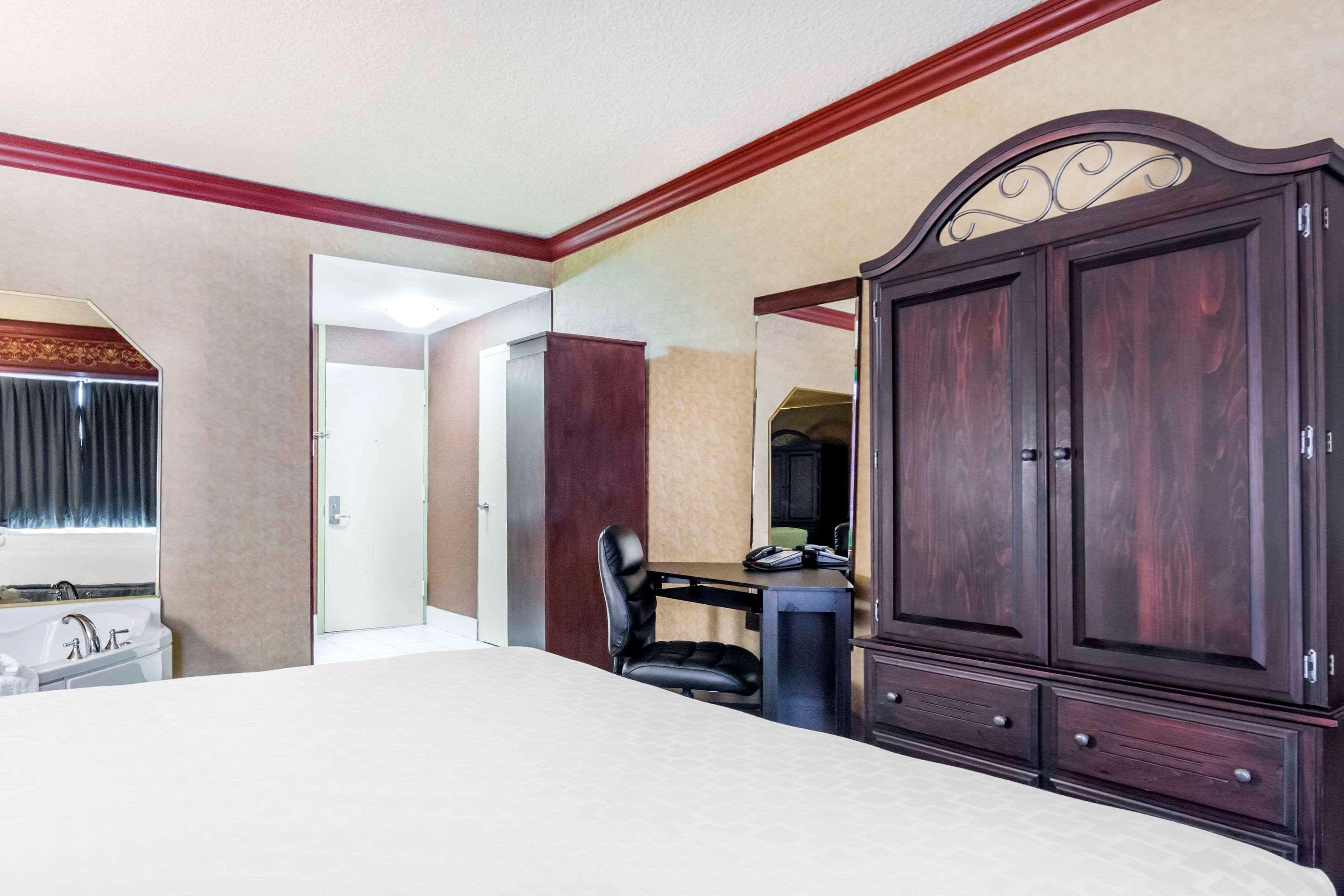 Travelodge By Wyndham Trois-Rivières エクステリア 写真